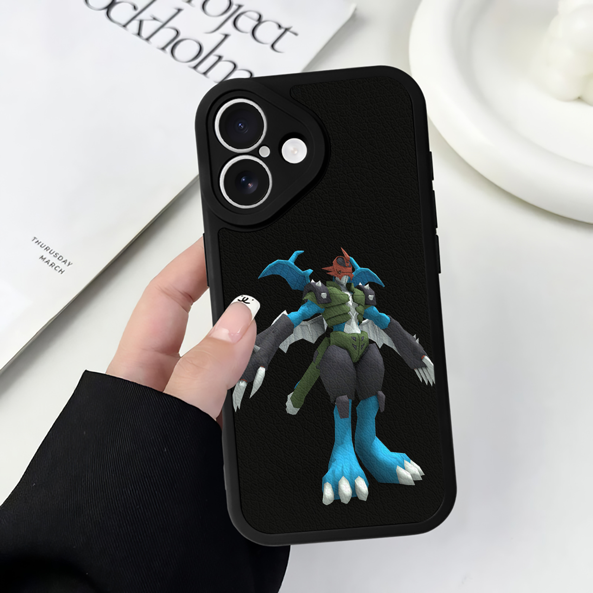 （画像用） Digimon デジタルモンスター/デジモン 【iPhone 16シリーズ対応】シリコンスマホケース（レザー調） 材質：シリコン